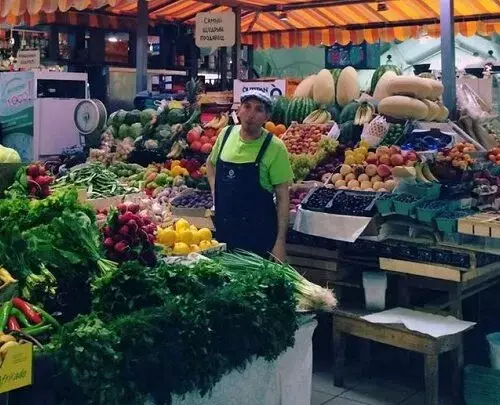 В Змиеве разрешили торговать только на рынках