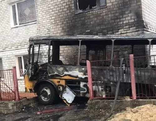 Сьогодні в Балаклії обстріляли евакуаційний автобус, загинув водій