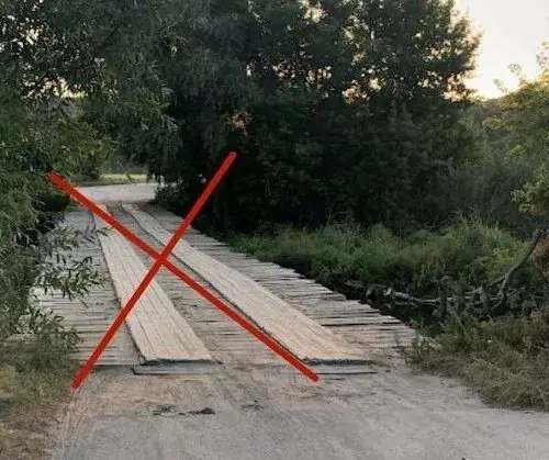 Місток в Мохначі через річку до Змієва – зруйновано