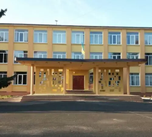 Слобожанська гімназія розпочала прийом документів до першого класу
