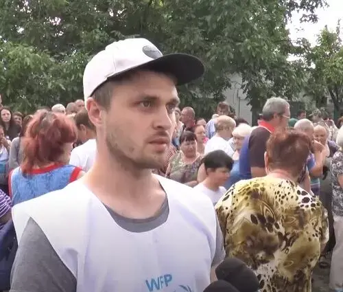 В духовном центре Змиева раздали продуктовые наборы от христианских волонтеров и ООН