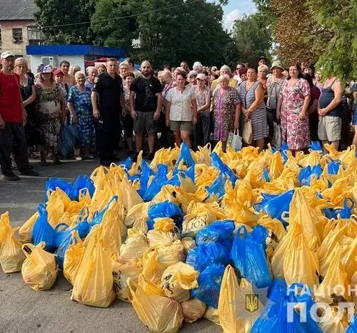 Поліцейські і волонтери доправили в Зміїв гуманітарну допомогу