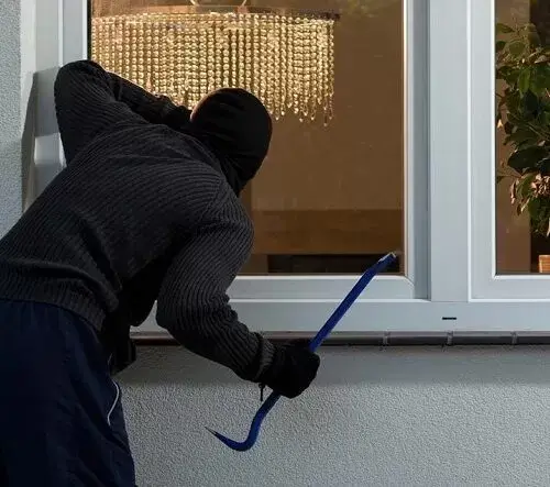 Мешканець селища Геніївка Зміївської громади двічи пограбував квартиру