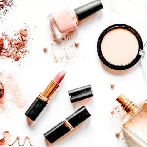 Где купить профессиональную косметику мировых брендов: помощь от AmoreShop