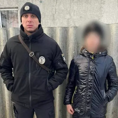 На Чугуевщине полицейские вернули домой пропавшую девушку