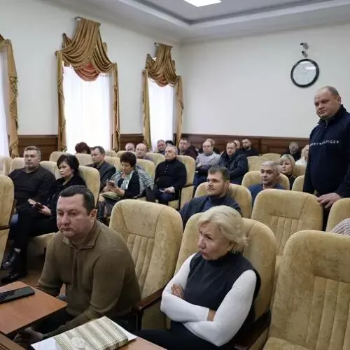 В Змиеве Голодников провел совещание с коммунальщиками и чиновниками: о чем говорили
