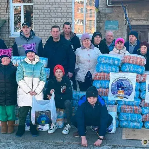 Полиция и волонтеры привезли гуманитарку в Змиев