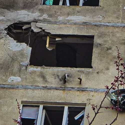 Оккупанты атаковали многоэтажку в Харькове: пятеро пострадавших, среди них ребенок