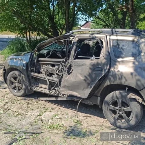 Російський FPV-дрон атакував цивільний автомобіль на Харківщині: 61-річний чоловік дістав тяжкі поранення
