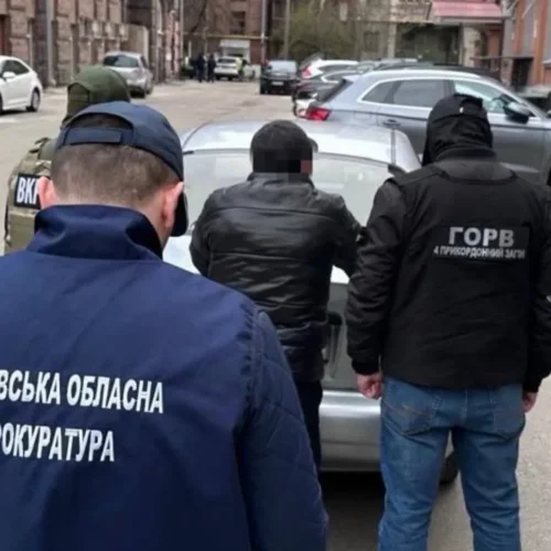 У Харкові судитимуть чоловіка, який продавав фіктивне бронювання за 20 тисяч доларів