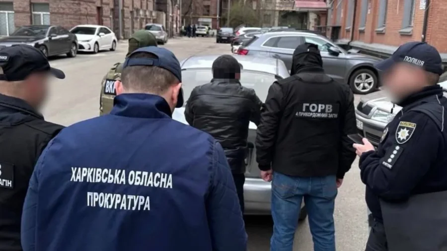 У Харкові судитимуть чоловіка, який продавав фіктивне бронювання за 20 тисяч доларів