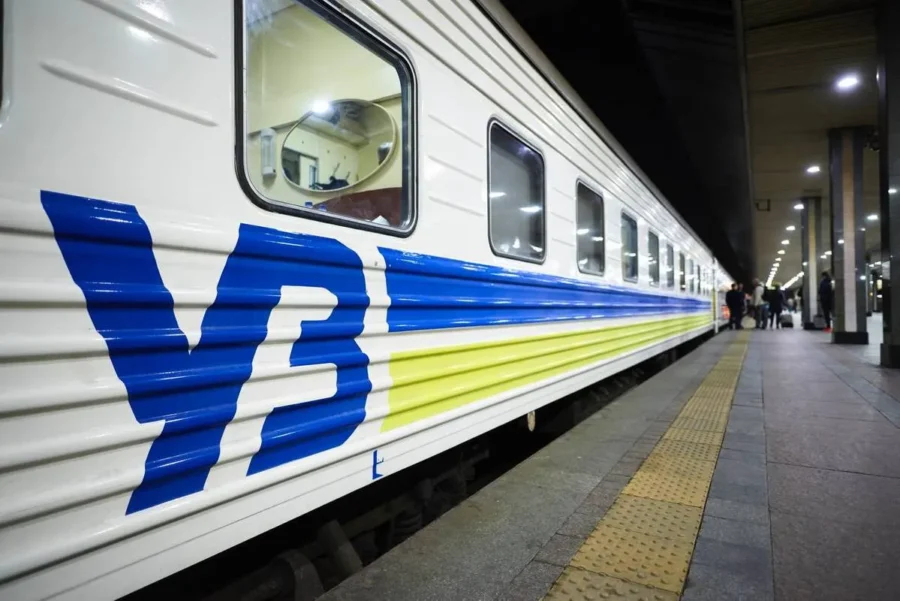 На Харківщині затримуються потяги: «Укрзалізниця» назвала рейси та час відставання
