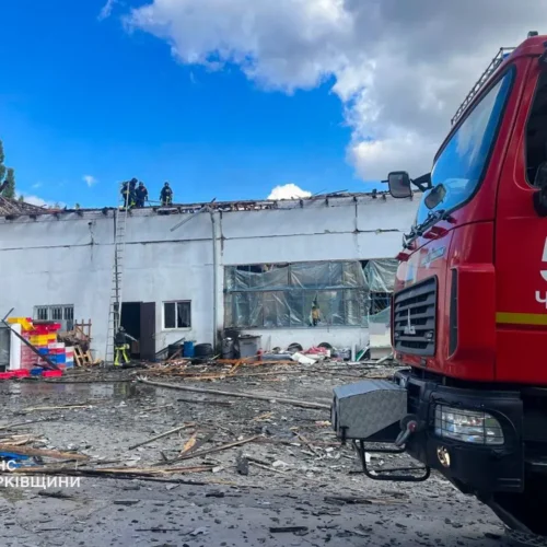 Росія вдарила ракетою по Чугуєву: на підприємстві спалахнула пожежа площею 300 кв. м