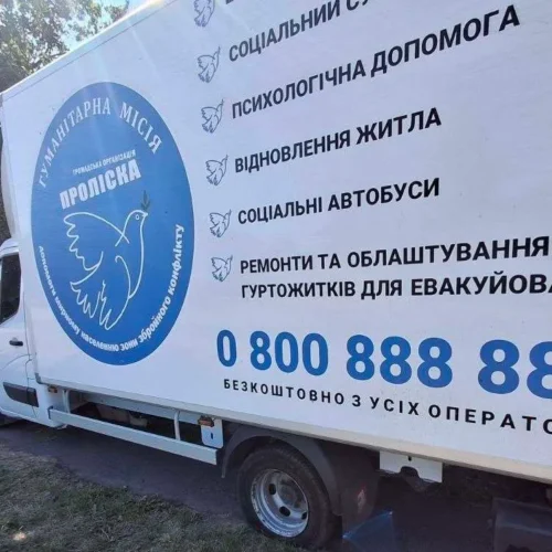 РФ атакувала вантажівку з гуманітаркою у Харківській області: постраждав водій